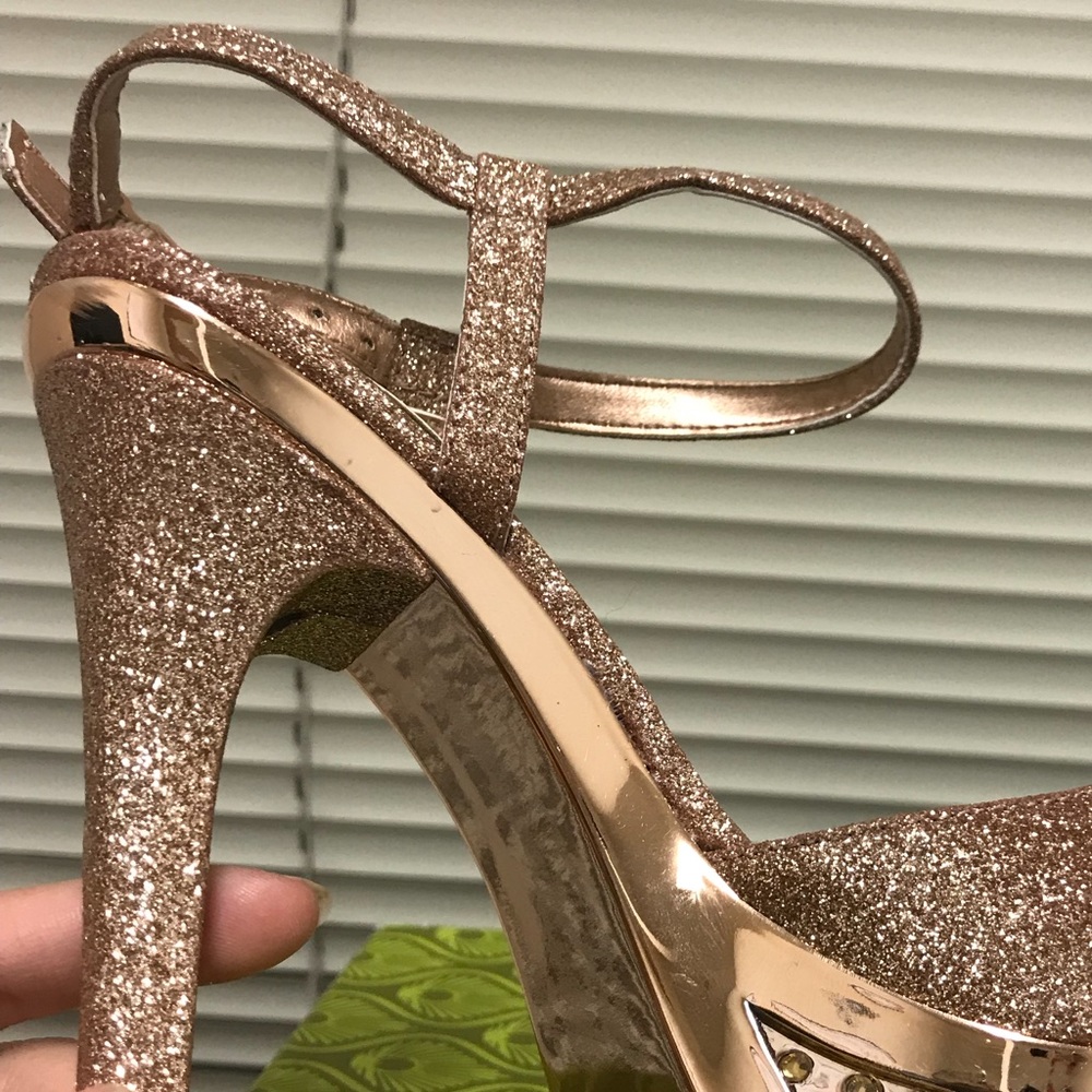 Heels - Picture 3 of 4